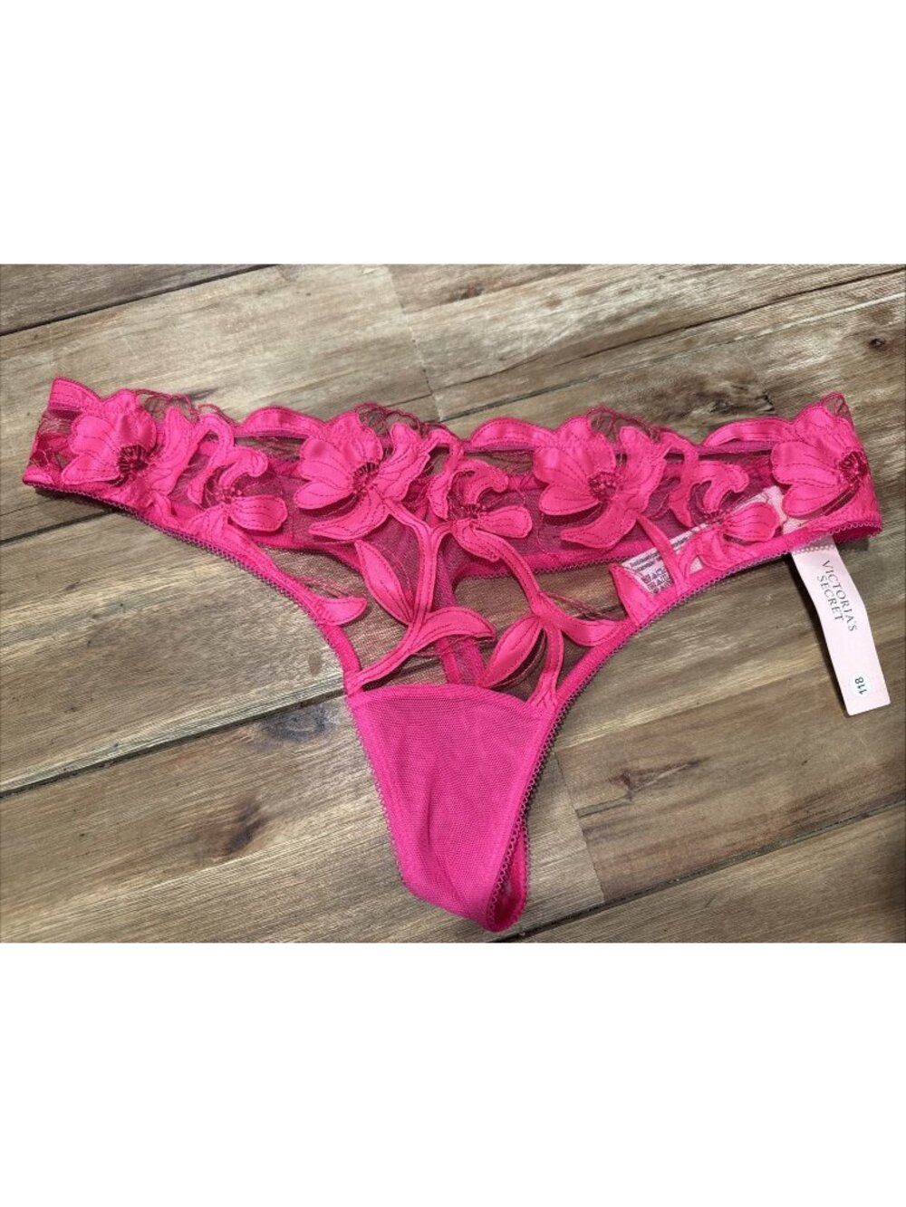 VICTORIA'S SECRET M COLLECTORS DREAM ANGELS EMBROIDERED LACE  THONG PANTIES NWT